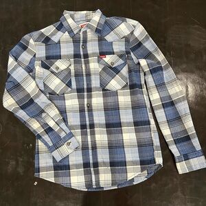 Wrangler button up shirt